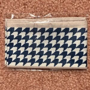 🔥10/$15 Elegant Navy and Cream Houndstooth Scarf Twilly